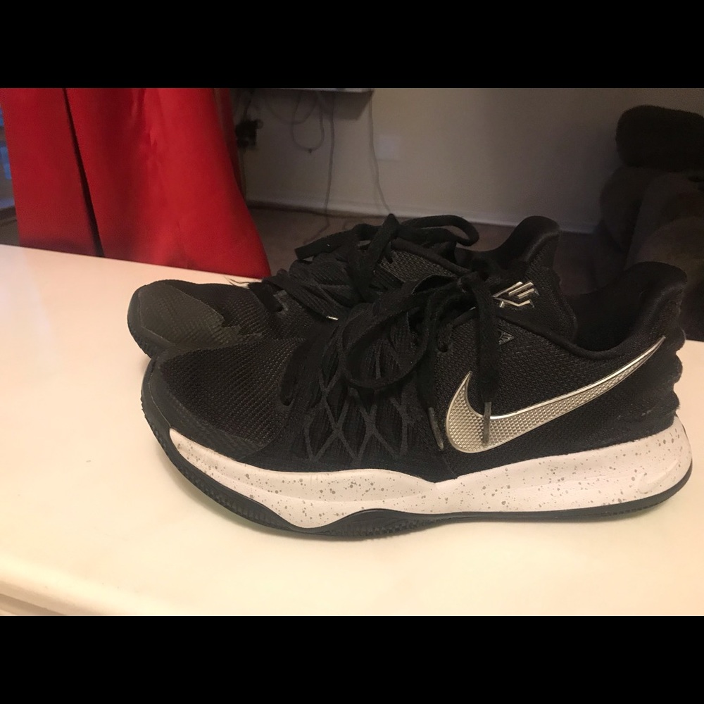 Nike- Men’s Kyrie Irving sneakers